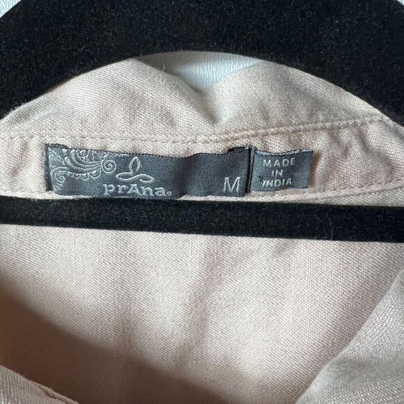 Prana pink button up‎ shirt women’s medium - Picture 4 of 9
